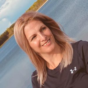 Meet your Posher, Dina